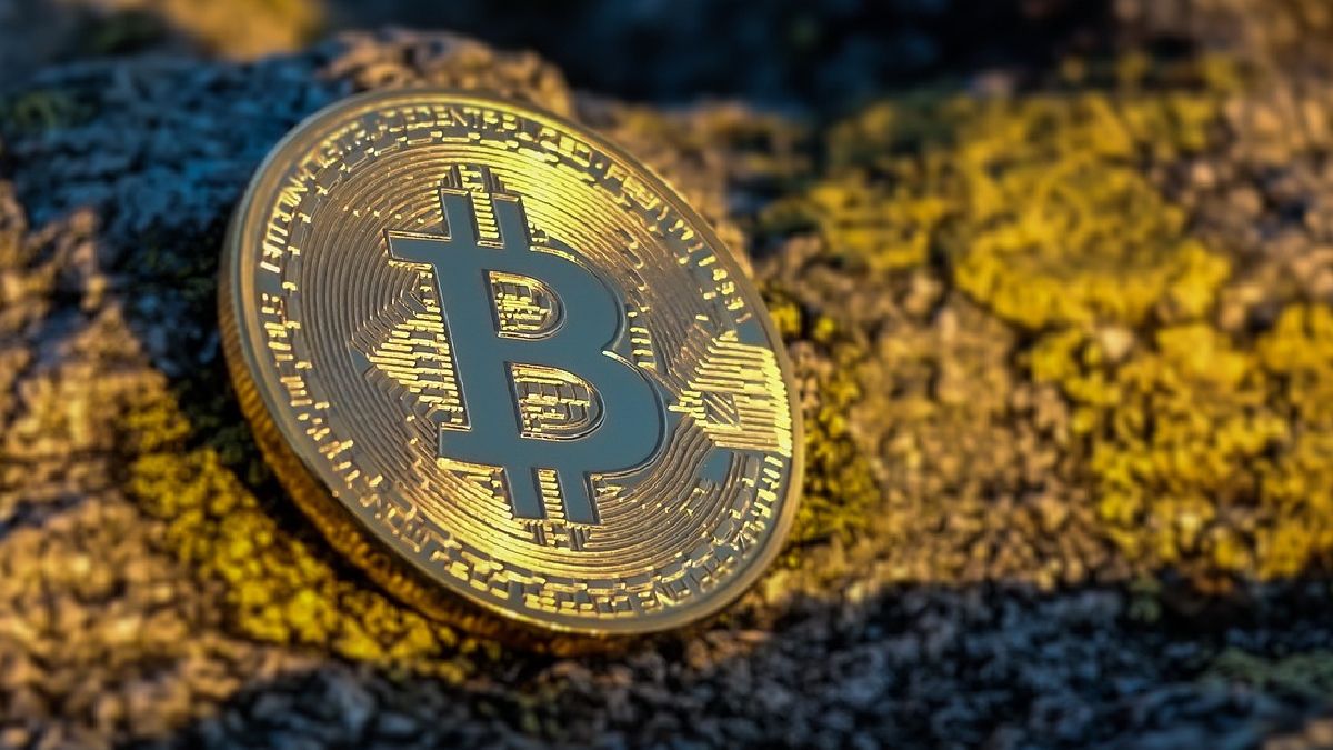 मामूली गिरावट के बावजूद बिटकॉइन $62,000 से ऊपर कारोबार कर रहा है, ETH छोटे लाभ में SHIB, DOGE के साथ शामिल हो गया