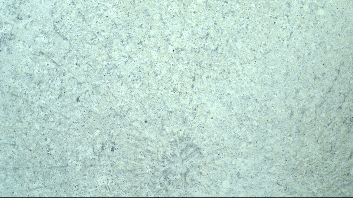 दृढ़ता रोवर मंगल पर सर्पेंटाइन झील की जांच करता है, पिछले पानी की उपस्थिति पर सुराग मांगता है