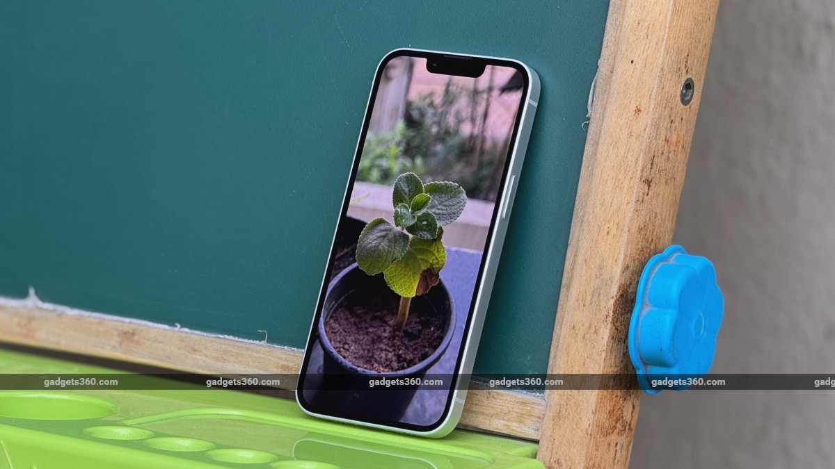 apple iphone 16e display brightness gadgets 360 AppleiPhone16e  Apple