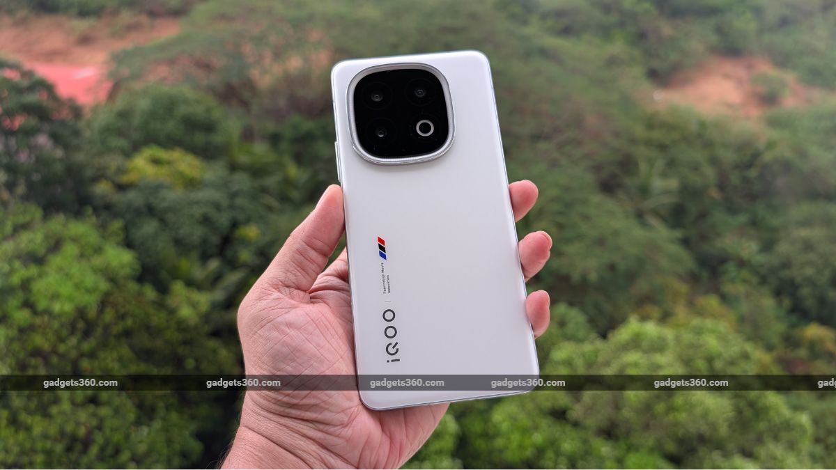कथित IQOO 15 प्रो डिस्प्ले विवरण सतह ऑनलाइन; सैमसंग डिस्प्ले पैनल प्राप्त करने के लिए इत्तला दे दी